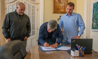 Marroni assina contrato para construção de novo centro esportivo comunitário no Parque do Obelisco