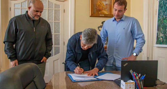 Marroni assina contrato para construção de novo centro esportivo comunitário no Parque do Obelisco