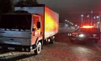 Receita Federal apreende caminhão carregado com mercadorias estrangeiras