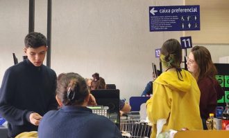 Supermercados deverão disponibilizar caixas preferenciais para consumidores com sacolas retornáveis