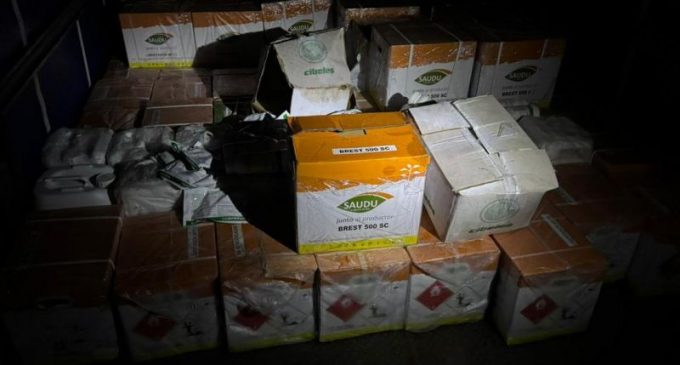 Receita Federal apreende carga de 1.800 litros de agrotóxicos contrabandeados em Jaguarão