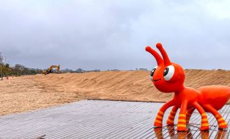 Prefeitura retira sistema de quebra-ondas no Laranjal