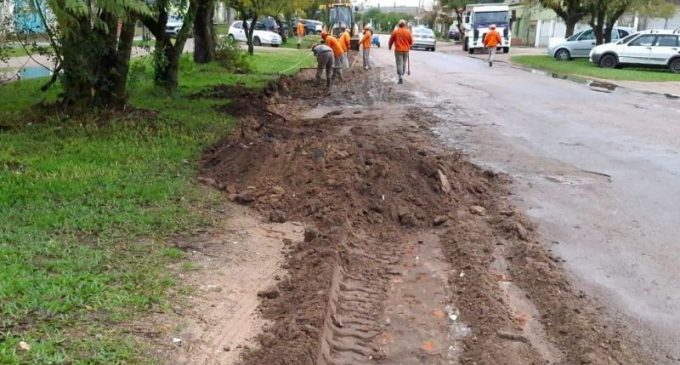 Em dois dias, Prefeitura remove 252 metros cúbicos de areia no Areal Fundos