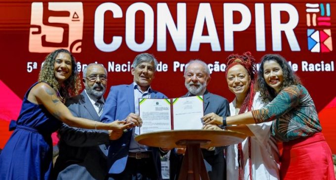 Pelotas assina termo de compromisso do Programa Mais Igualdade e da Casa da Igualdade Racial