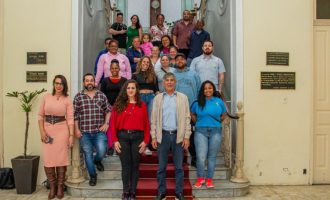 Moradores do Passo dos Negros são recebidos em audiência com Marroni