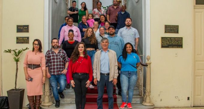 Moradores do Passo dos Negros são recebidos em audiência com Marroni