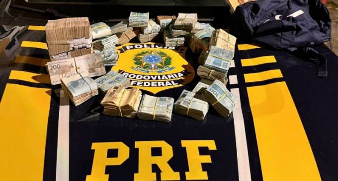 PRF prende dois homens transportando mais de 364 mil reais sem procedência em Rio Grande