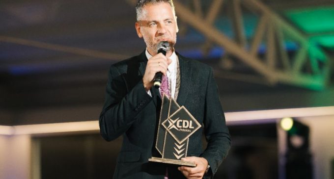 CDL Pelotas entrega Troféu Mérito CDL a Vinicios Leitzke da Osirnet