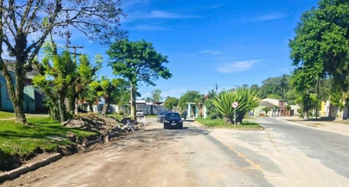 Remoção de areia alarga via em mais de três metros no Areal