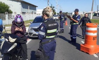 STT e GM realizam blitz de fiscalização na Francisco Caruccio