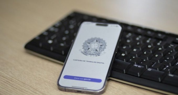 Em nove meses, Brasil gera 1,7 milhão de empregos com carteira assinada