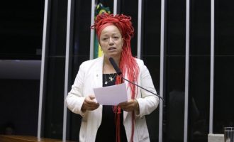 Deputada Daiana Santos participa do lançamento do I Simpósio do Odara em Pelotas