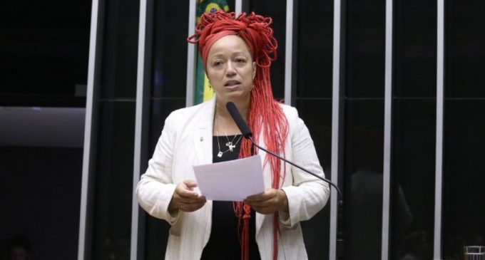 Deputada Daiana Santos participa do lançamento do I Simpósio do Odara em Pelotas