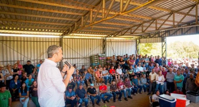 Deputado Daniel articula soluções para os produtores de pêssego na região