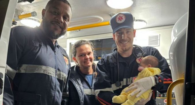 Equipe do SAMU salva bebê de 20 dias após engasgo em Pelotas