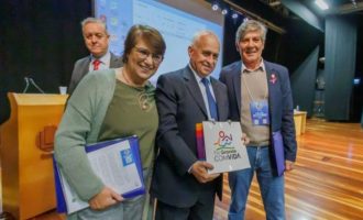 Prefeito Marroni assina termo de compromisso pela Primeira Infância