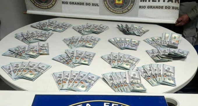 Brigada e Receita apreendem R$ 75mil dólares com duas mulheres