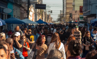 Som do RS em parceria com Sofá na Rua trazem circuito cultural e movimentam a rua de Pelotas