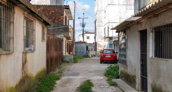 Mutirão de regularização dos imóveis da Cohab começa pela Guabiroba