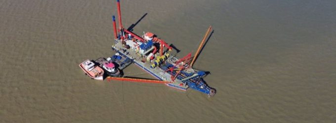 Dragagem de manutenção de canais estratégicos avança com frentes ativas no Guaíba e litoral sul