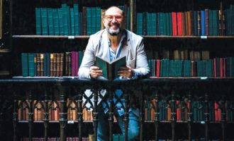 Klécio Santos lança na Feira do Livro a obra “1958 – O ano em que o Pelotas desafiou gigantes”