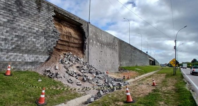 Desmoronamento no viaduto da 25 de Julho bloqueia a BR-116
