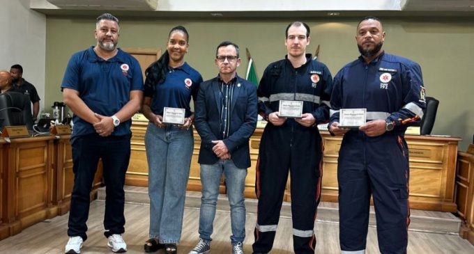 SAMU recebe homenagem da Câmara após salvar recém-nascido