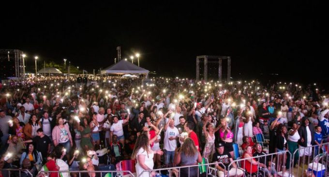 Mais de 30 mil pessoas são esperadas para a festa da virada na praia do Laranjal