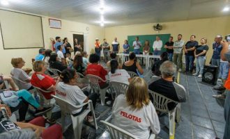 Marroni firma compromissos com população do Arco-Íris