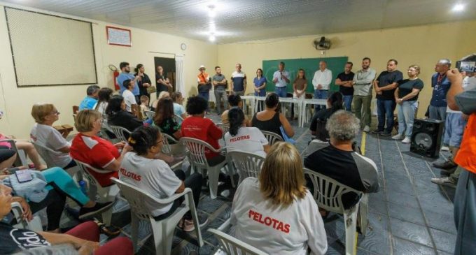 Marroni firma compromissos com população do Arco-Íris