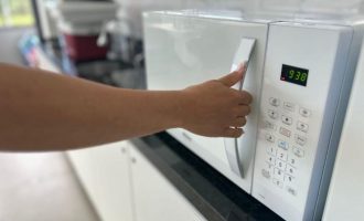 CEEE Equatorial orienta sobre cuidados com consumo de energia elétrica durante o período de veraneio