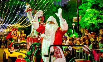 Chegada do Papai Noel nesta segunda (15) marca a abertura oficial do Pelotas Doce Natal