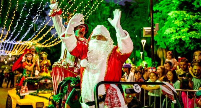 Chegada do Papai Noel nesta segunda (15) marca a abertura oficial do Pelotas Doce Natal