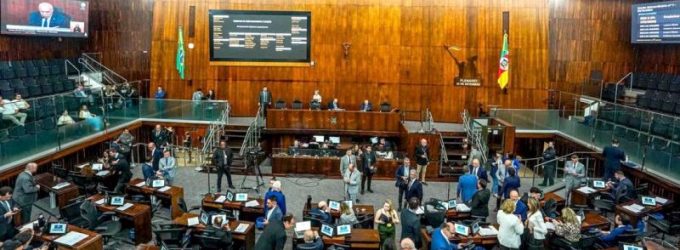 Em sessão extraordinária, deputados aprovam projeto orçamentário do estado para 2026