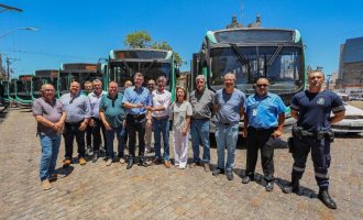 Prefeitura de Pelotas recebe sete novos ônibus para o transporte coletivo