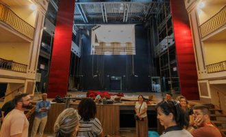 Representantes do Iphan visitam as obras do Theatro Sete de Abril