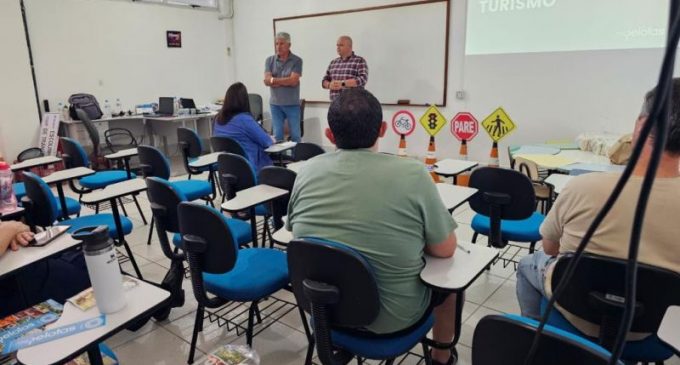 Prefeitura promove curso para taxistas sobre história e turismo de Pelotas