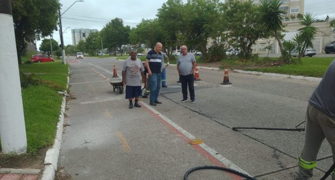 Prefeitura realiza manutenção preventiva no asfalto da avenida JK