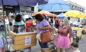 Ambulantes se preparam para a festividade de Iemanjá