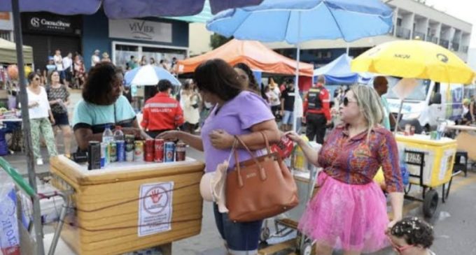 Ambulantes se preparam para a festividade de Iemanjá