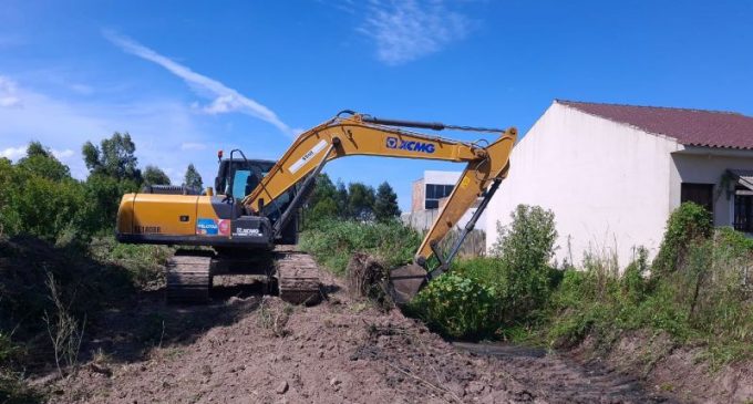 Prefeitura recupera canal no Sítio Floresta, em Pelotas