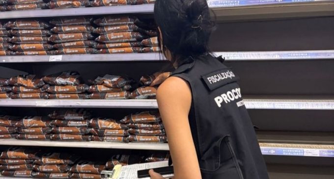 Ação do Procon resulta na apreensão de quase meia tonelada de feijão