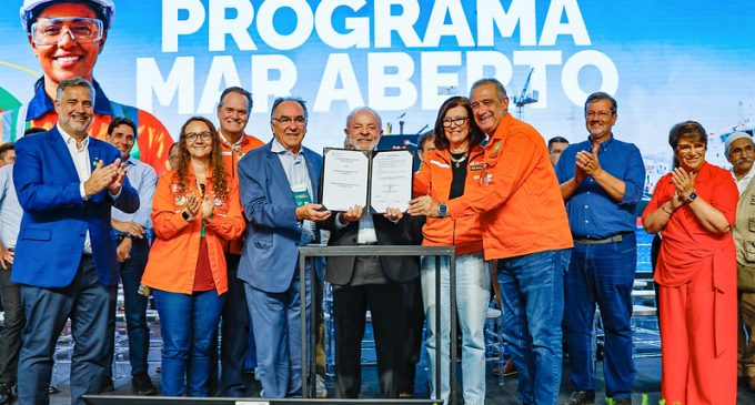 Investimentos em logística e construção naval marcam agenda presidencial no Porto do Rio Grande