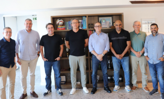 Emerson da Rosa, dono da SAF do Brasil, visita a Federação Gaúcha de Futebol