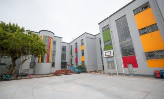 Governador Eduardo vistoria obras na Escola Assis Brasil, em Pelotas