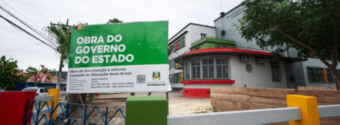 Governador Eduardo vistoria obras na Escola Assis Brasil, em Pelotas