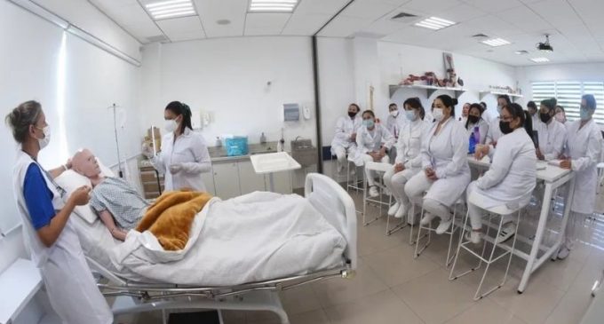 Curso Técnico em Enfermagem prepara profissionais para atuar na linha de frente do cuidado em saúde