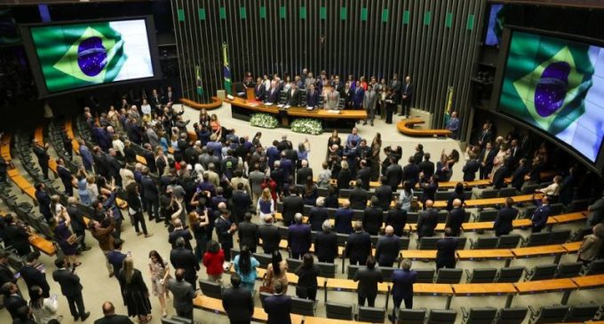 Governo deve enviar projeto para acabar com escala 6×1, diz líder