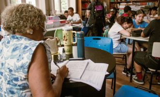 Prefeitura volta a protocolar contratação de professores e servidores de escola