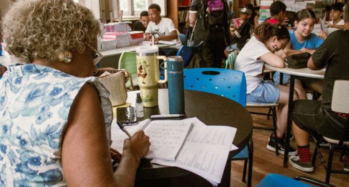 Prefeitura volta a protocolar contratação de professores e servidores de escola